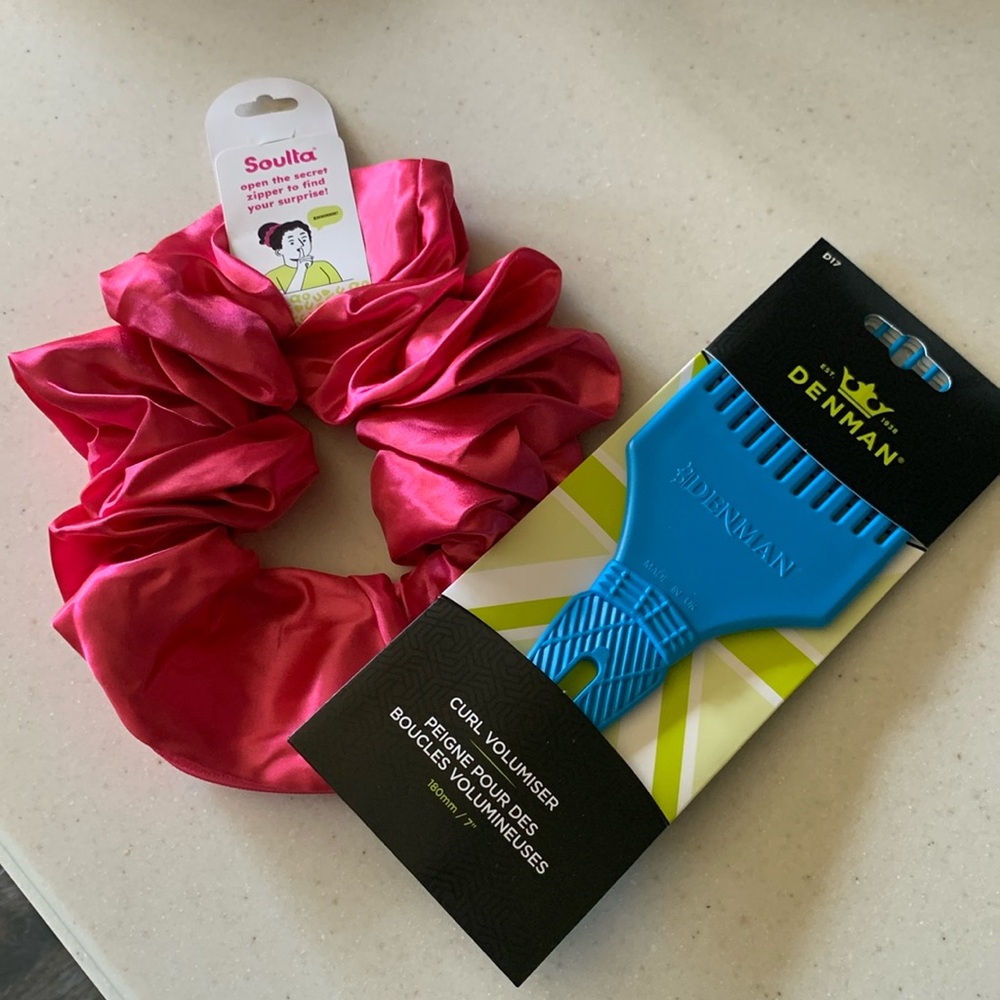 Curly hair care accessories